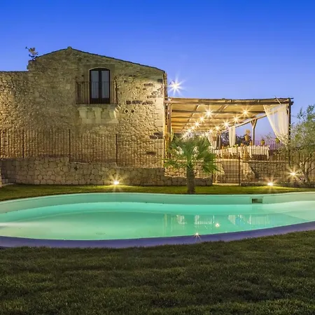 Masseria Fortificata Lo Zafferaneto *