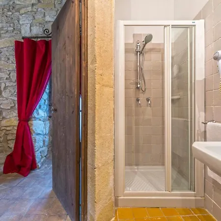 Masseria Fortificata Lo Zafferaneto * Buccheri