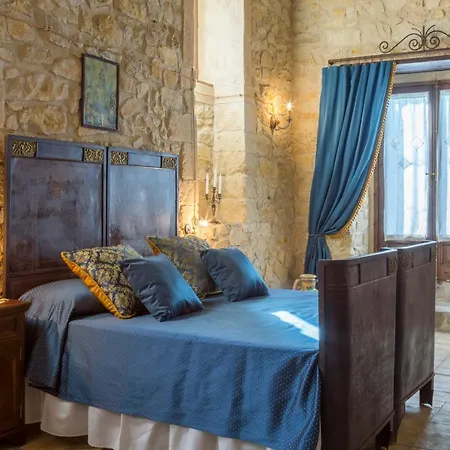 Masseria Fortificata Lo Zafferaneto *