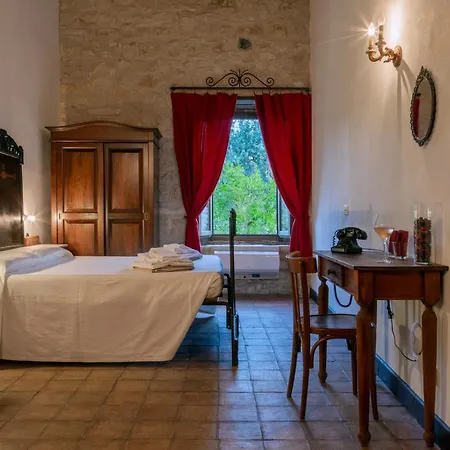 Masseria Fortificata Lo Zafferaneto *