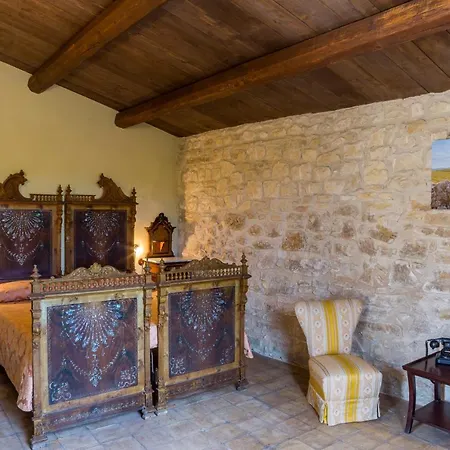 Otel Masseria Fortificata Lo Zafferaneto *